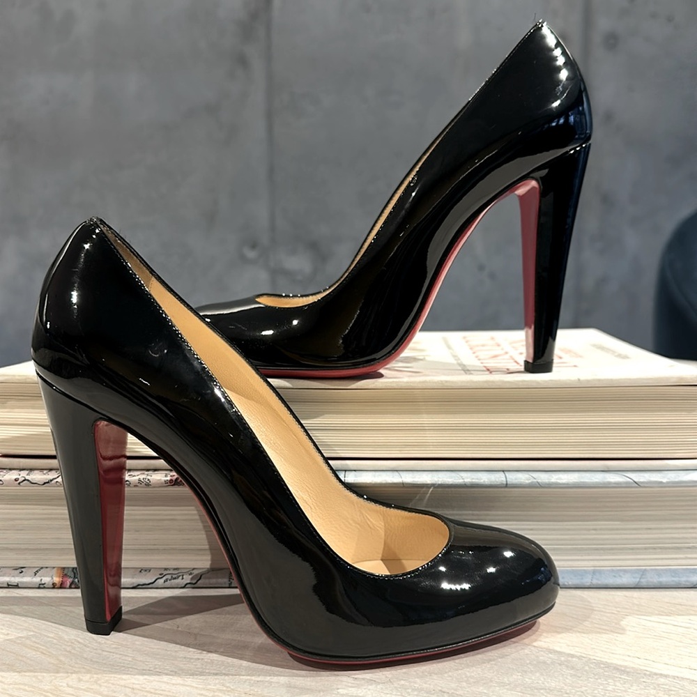 Christian Louboutin Fififa 100 Patent Pump Size 39